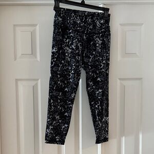 Sweaty Betty black, light blue and Gray Patterned capriLeggings